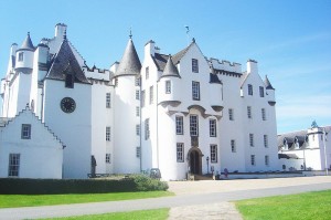 800px-Blair_Castle_dsc06387