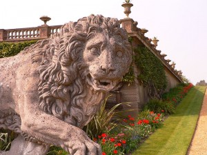 800px-Lion_at_Osborne_House